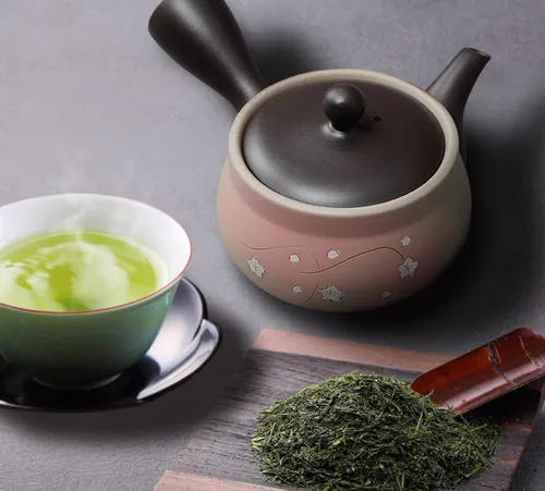 Vista 4 de Japanese Green Tea Co. Tetera japonesa de arcilla roja para té verde (9 onzas), tetera tradicional de arcilla fabricada en Tokoname con diseño