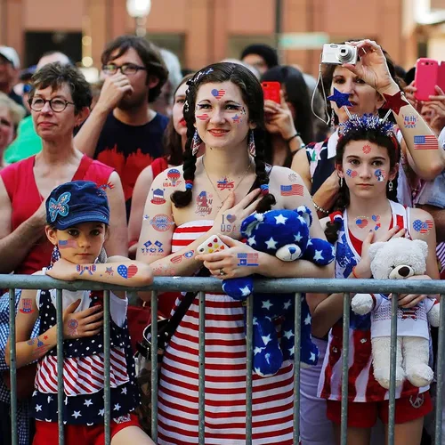 Vista 7 de HOWAF Más de 100 tatuajes temporales del 4 de julio – Bandera de Estados Unidos, suministros de fiesta rojo, blanco y azul, decoraciones del 4