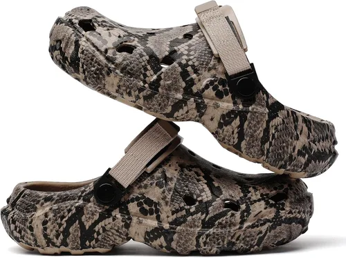 Vista 5 de SECHRITE Zuecos de jardín impermeables para hombre y mujer, estampado de serpiente, ligeros, antideslizantes, cómodos con correa ajustable