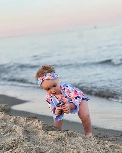 Vista 5 de Maacie Traje de baño de una pieza para niña pequeña, protección solar de manga larga con diadema