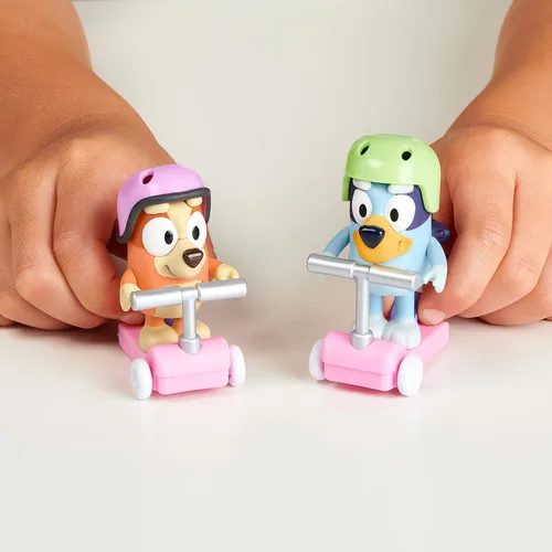 Vista 5 de Bluey Vehículo 2-Pack, 2.5-3" Bingo Figuras Articuladas - Scooter Time