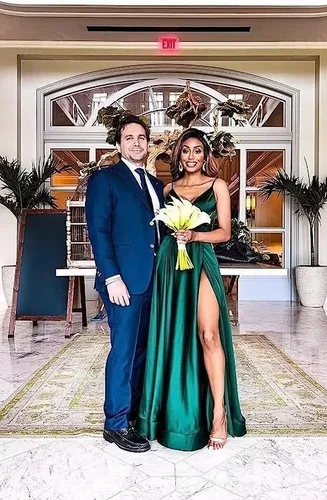 Vista 5 de Tvuyet Elegant Long Bridesmaid Dresses for Women Wedding with Slit V-Neck Pleated Formal Dress with Train Satin Evening Gowns