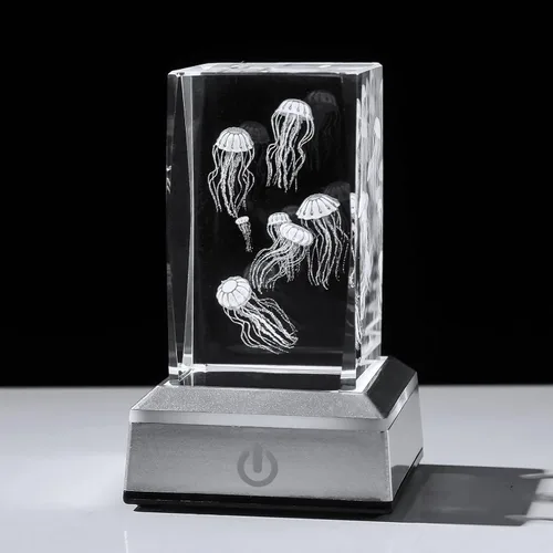 Vista 4 de LONGWIN Figuras de medusas de cristal 3D, luz nocturna multicolor, regalos grabados con láser de vidrio para niños y niñas en cumpleaños, Navidad