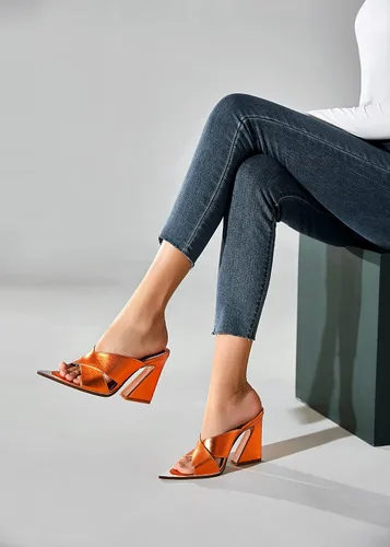 Vista 5 de sun gurg Sandalias de tacón grueso para mujer con puntera puntiaguda