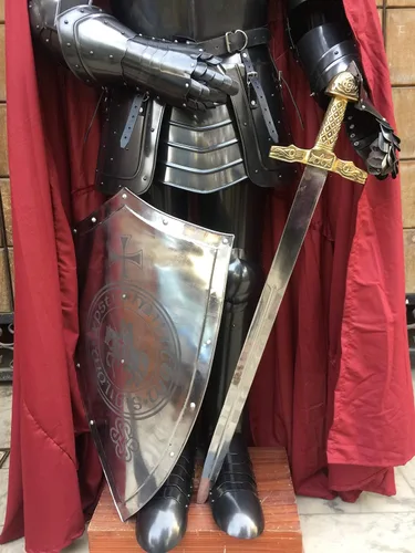 Vista 6 de NauticalMart Traje medieval de caballero negro con escudo, capa LARP