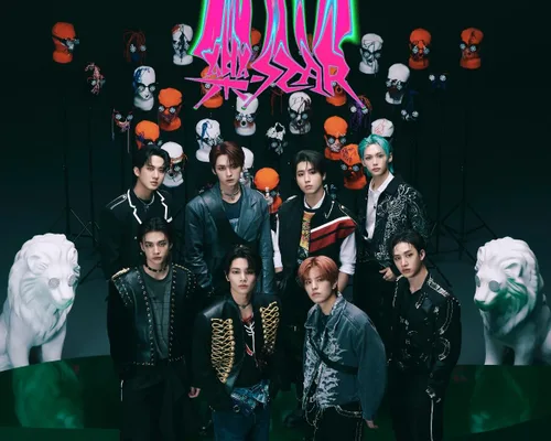 Vista 5 de Stray Kids -Star Rock-Star 8th Mini Album Standard 2 Versión SET CD+1p Panorama Mini Póster en Paquete+60p PhotoBook+1p PhotoCard+1p Unidad