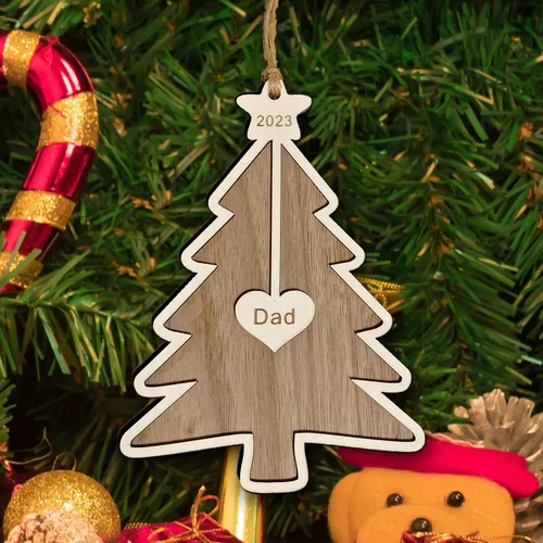 Vista 13 de Adorno de Navidad familiar personalizado 2023, adornos de madera para árbol de Navidad con cuerda pequeña, de 1 a 10 nombres personalizados