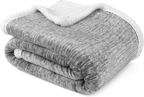Vista 20 de PAVILIA Premium Manta de vellón sherpa de Navidad regalo de decoración navideña, afelpada, cálida y acogedora, de microfibra y reversible, para Pan