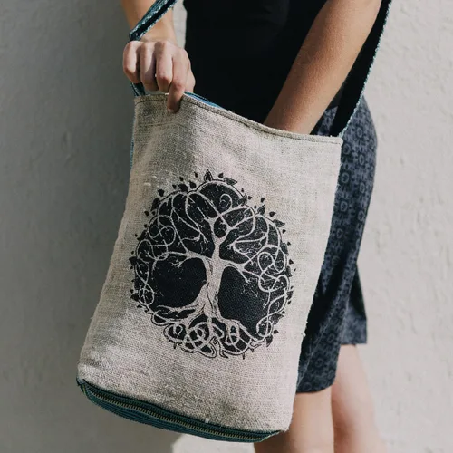 Vista 2 de Tree of Life - Bolso cruzado de lona con rayas bohemias tranquilas fabricado con cáñamo y algodón ideal para festivales playa uso diario y más