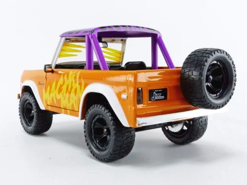 Vista 4 de Jada Toys WWE 1:24 1973 Ford Bronco - Coche fundido a presión con figura de Macho Man Randy Savage de 2.75 pulgadas, juguetes para niños y adultos