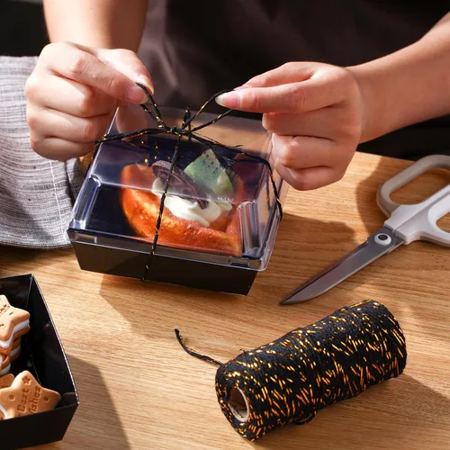 Vista 5 de Jetec Paquete de 50 Cajas de Charcutería con Tapas Transparentes y Cuerda de 4 Pulgadas Cajas Desechables Cuadradas para Postres con Tapas para Negro
