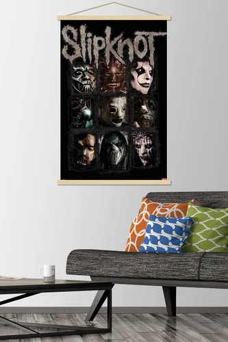 Vista 2 de Trends International Slipknot - Máscaras 08 Póster de pared, 22.375 x 34 pulgadas, paquete de impresión premium y colgador de madera de haya