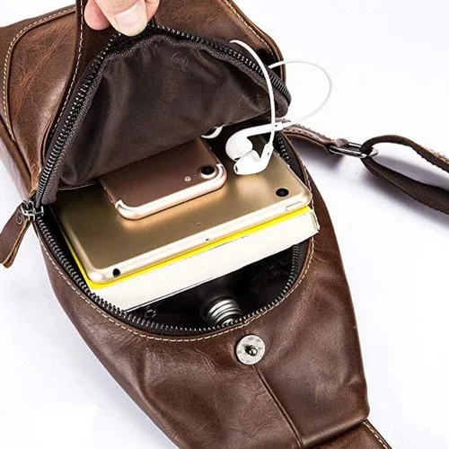 Vista 6 de Mochila estilo bandolera de piel para hombres y mujeres, bandolera de hombro, al pecho, mochila de uso diario para viajes, al aire libre