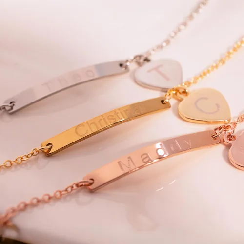 Vista 3 de Tobillera personalizada con corazón, plata de 16 quilates, chapada en oro rosa, con delicada barra de nombre, un regalo considerado