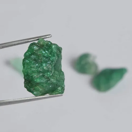 Vista 2 de GEMHUB AAA++ Esmeralda de calidad 33.00 Ct natural crudo Lote de 5 piezas de piedra envuelta en alambre verde esmeralda, Gema, lote de piedras
