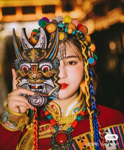 Vista 5 de Máscara de madera tradicional tallada a mano, máscaras de ópera nuo china, máscara asiática colgante de madera, máscara de madera pintada tallada a