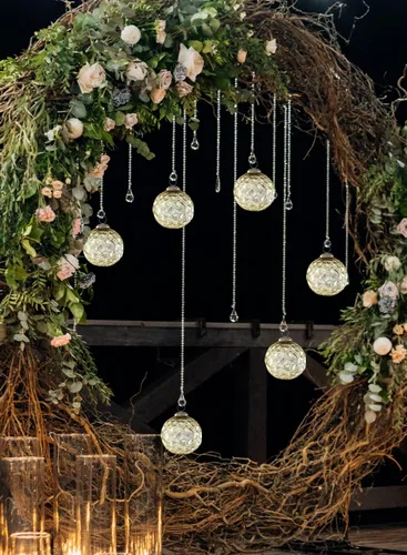 Vista 5 de Serene Spaces Living Juego de 4 adornos de bola de cristal con forma de diamante dorado para árbol de Navidad, decoración de vacaciones, Pascua