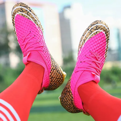Vista 2 de BIAJIAZHUA Tacos de fútbol para hombre, cómodos tacos de fútbol de alto agarre para jóvenes, zapatos de fútbol de entrenamiento atlético de alta