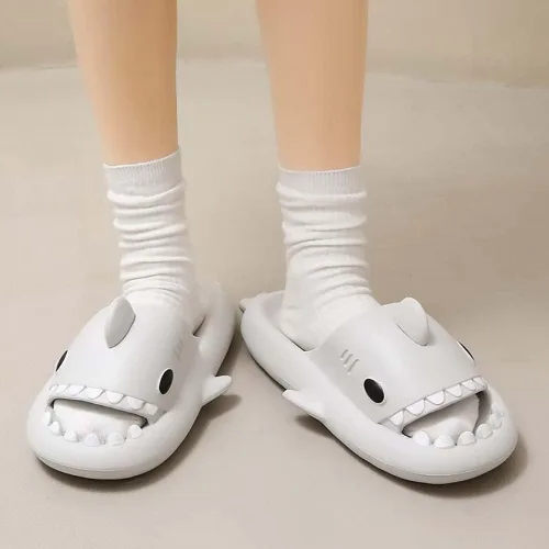 Vista 2 de geywhey Pantuflas de playa antideslizantes de verano con diseño de tiburón, modernas y bonitas.