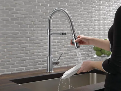 Vista 2 de Delta Faucet Trinsic Pro - Grifo de cocina de estilo comercial, grifos de cocina con rociador desplegable, grifo de fregadero de cocina, grifo