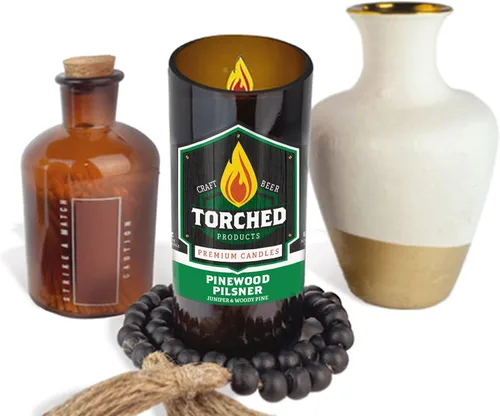 Vista 4 de Torched Velas perfumadas de cerveza, vela de cera de soja natural, aroma Pilsner de madera de pino de 8 onzas, es un gran regalo para hombres