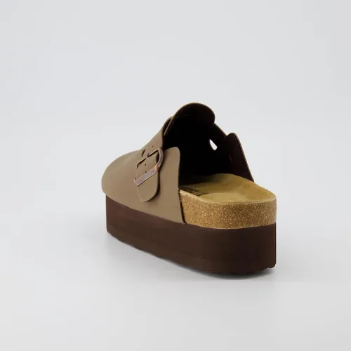 Vista 5 de CUSHIONAIRE Women's Loom Cork Footbed Platform Clog with +Comfort, Wide Widths Available