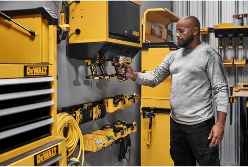 Vista 4 de DEWALT Contenedores de plástico, capacidad de 10 libras, compatible con sistema de almacenamiento de taller DEWALT (DWST82813)