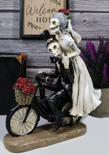 Vista 3 de Ebros Gift Día de los muertos Recién casados Recién casados Esqueletos de boda Novia y novio Pareja montar bicicleta antigua con rosas Cesta