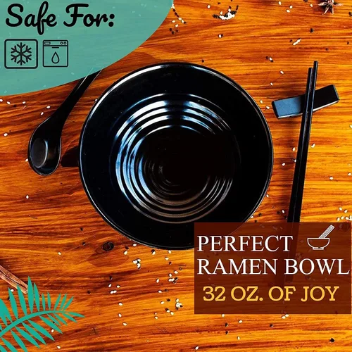 Vista 7 de Juego de 4 cuencos de ramen, 12 piezas Pho. Sopa japonesa asiática negra. Utensilio: cucharas y palillos. Melamina. Fideos grandes de 37 oz, arroz