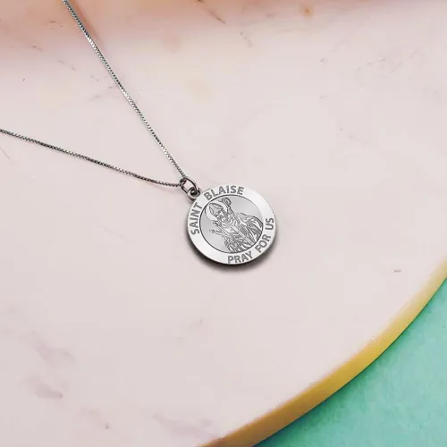 Vista 8 de PicturesOnGold.com Medalla religiosa Saint Blaise - 1 pulgada tamaño de un cuarto - plata de ley