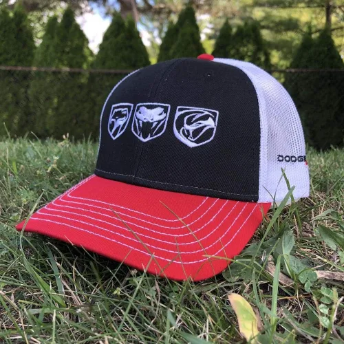 Vista 3 de Dodge Viper Sneaky Pete, Stryker and Fangs Tri-Logo TruckerHat, Negrorojoblanco