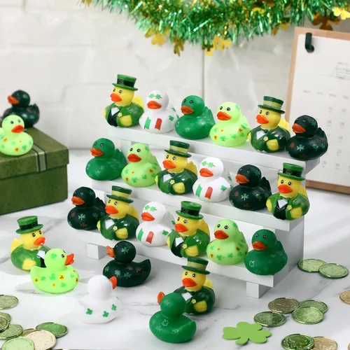 Vista 5 de Jerify 12 patos de goma para el día de San Patricio, 6 estilos, patos de trébol para baño, piscina, cumpleaños, regalos irlandeses del día de San