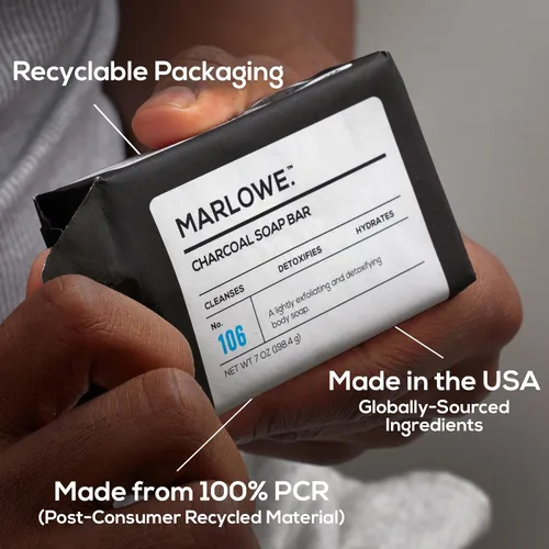 Vista 8 de Marlowe. Barra de jabón facial y corporal de carbón No.106 Charcoal soap bar detoxifies and deeply cleanses while leaving skin smooth and
