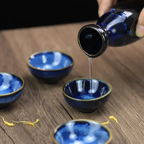 Vista 4 de Sizikato El juego de sake de porcelana de cerámica de 5 piezas incluye 1 botella de sake y 4 tazas de sake Azul oscuro