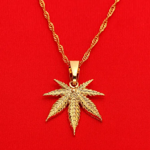 Vista 4 de Collar colgante de hoja de marihuana de marihuana de cannabis de oro amarillo de 24 quilates, Latón