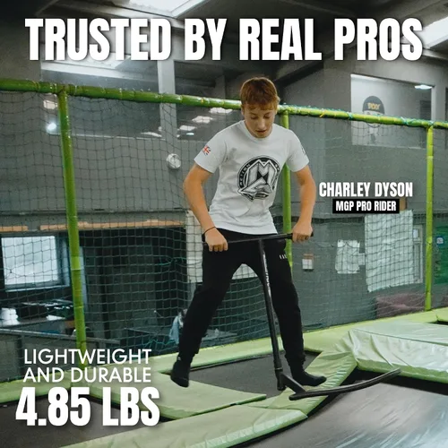 Vista 7 de Patinete de Trampolín Pro Madd Gear para Trucos – Tubo de Dirección Real, T-Bar Pro, Plataforma de Espuma – Práctica de Acrobacias Interior y Negro