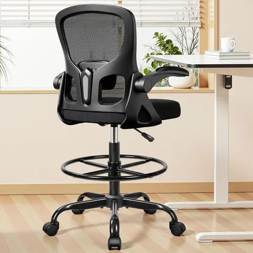 Vista 2 de Silla de dibujo alta de oficina para escritorio de pie, taburete ergonómico de trabajo para computadora con brazos abatibles, anillo de pie y Negro