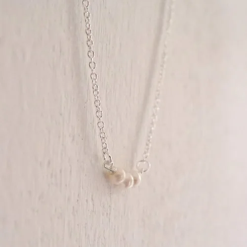 Vista 4 de Collar de plata de ley sin grano y sin perlas, regalo de amor propio y empoderamiento para mujer, colgante de perla real con tarjeta de mensaje