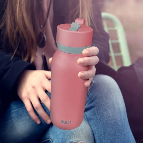 Vista 2 de Built Botella en cascada de 32oz con tapa de pajita de boca ancha y filtro rosa