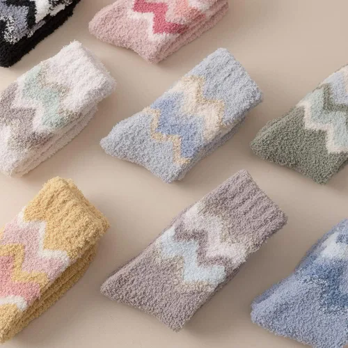 Vista 6 de Calcetines peludos para mujer, calcetines de felpa acogedores, suaves, esponjosos, lindos, cálidos para invierno, calcetines de Navidad, regalos