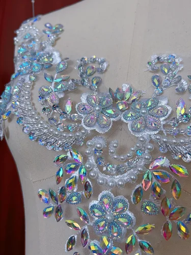 Vista 3 de Parches de encaje con flores y cuentas de perlas, apliques de strass para coser en ropa, cuello (AB)
