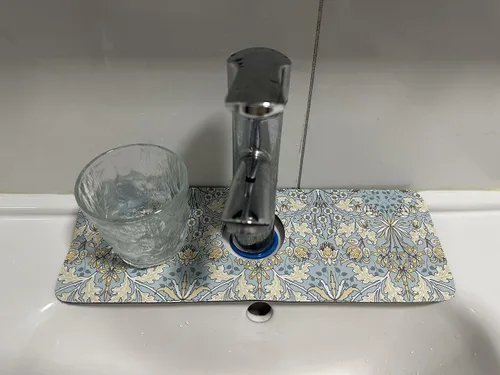 Vista 2 de Protector contra salpicaduras para grifo de fregadero de cocina, tapete absorbente de grifo, alfombrilla de silicona para atrapar agua