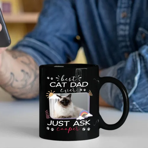 Vista 5 de Taza de cerámica negra personalizada para elegir nombre y foto con texto en inglés "Best Cat Dad Ever Just Ask", taza de café personalizada de 11