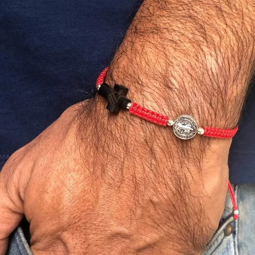 Vista 3 de St Benedict Medal Adjustable Red String Protection Bracelet for Mens Pulsera San Benito para Hombre