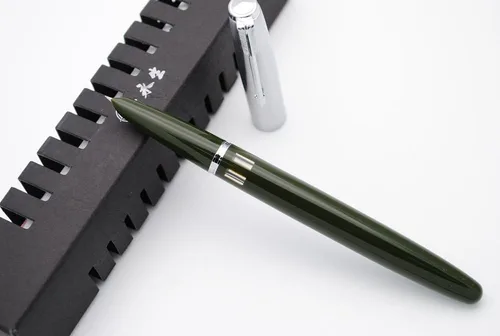 Vista 3 de czxwyst Pluma estilográfica Vacumatic con tapa de acero 601 (verde militar con ventana de tinta)