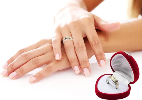 Vista 3 de Anillo de boda de plata esterlina y oro amarillo de 10 quilates, 8 milímetros, 2 tonos