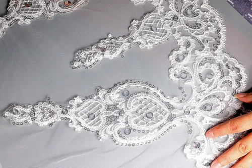 Vista 2 de ElieHouse Women 2 Tier Cathedral Sequin Lace Wedding Bridal Veil With Metal Comb