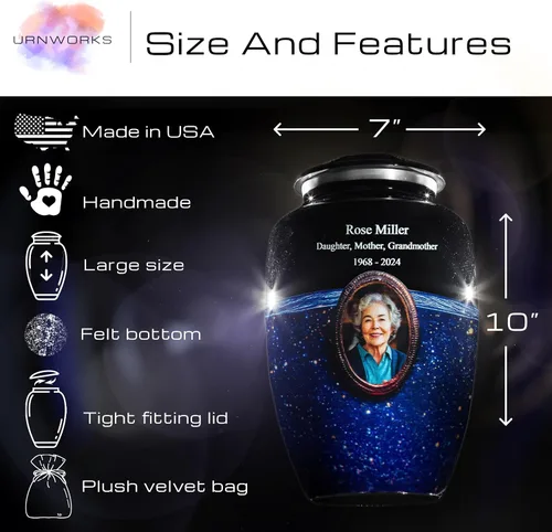 Vista 5 de Urna fotográfica de galaxia azul para cenizas humanas – Homenaje de cremación personalizado con retrato, nombre y fechas, recuerdo conmemorativo