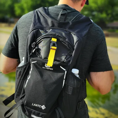 Vista 6 de SKYSPER Mochila de senderismo pequeña – Mochila de viaje de 15 L, ligera, resistente al agua, mochilas de senderismo para mujeres y hombres, Negro