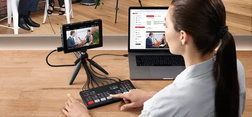 Vista 6 de Blackmagic Design ATEM Mini Extreme - Paquete de conmutador de transmisión en vivo HDMI con cable HDMI de 6 pies, cable Cat5e de 7 pies y paquete